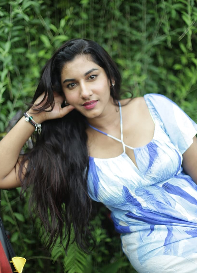 Vishnu Priya Enjoyed In Bali Photos Goes Viral3