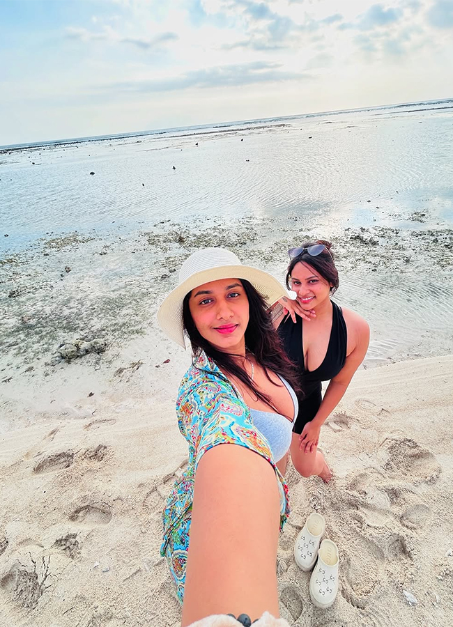 Vishnu Priya Enjoyed In Bali Photos Goes Viral9