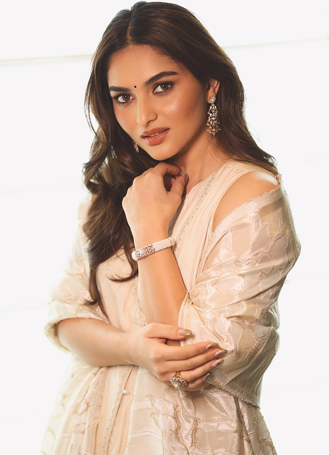 Dragon Movie Actress Kayadu Lohar Full Details9