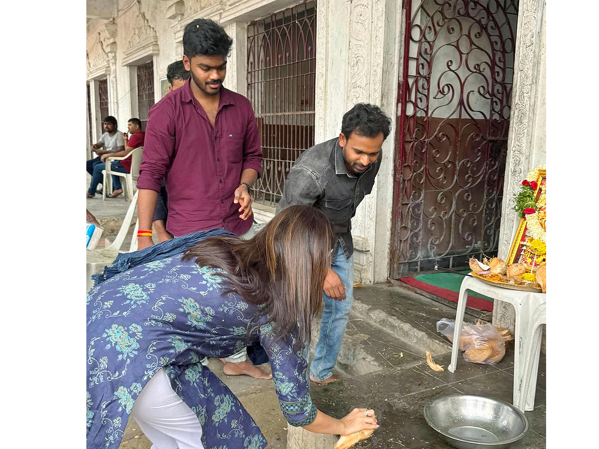 Manmadhudu Actress Anshu Family Visits Sri Peddamma Temple At Hyderabad3