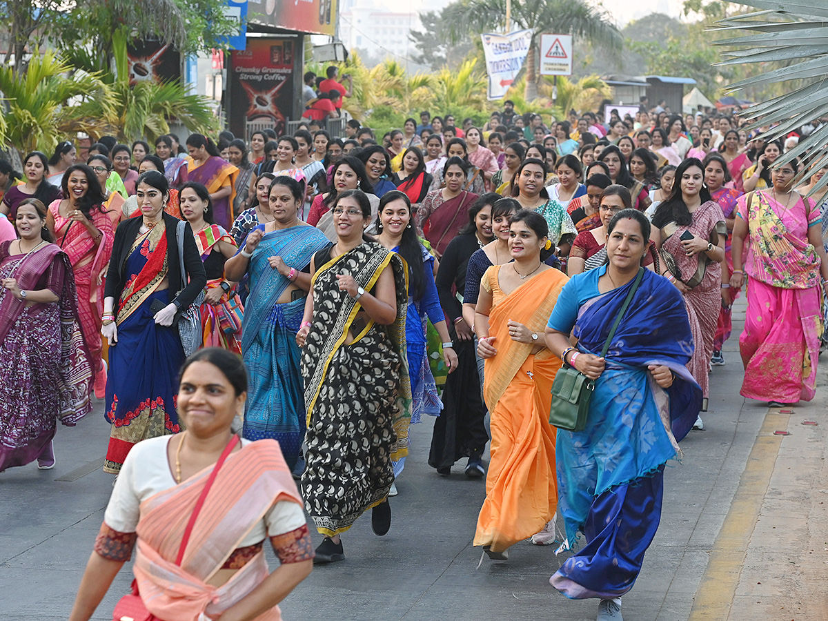 Taneira Saree Run Hyderabad 2025 Photos12