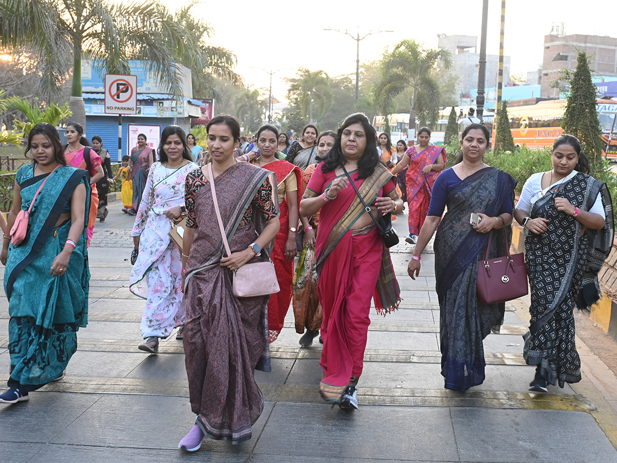 Taneira Saree Run Hyderabad 2025 Photos17