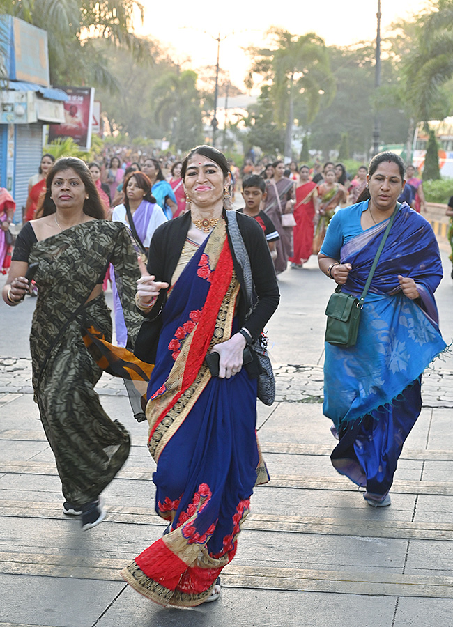 Taneira Saree Run Hyderabad 2025 Photos30