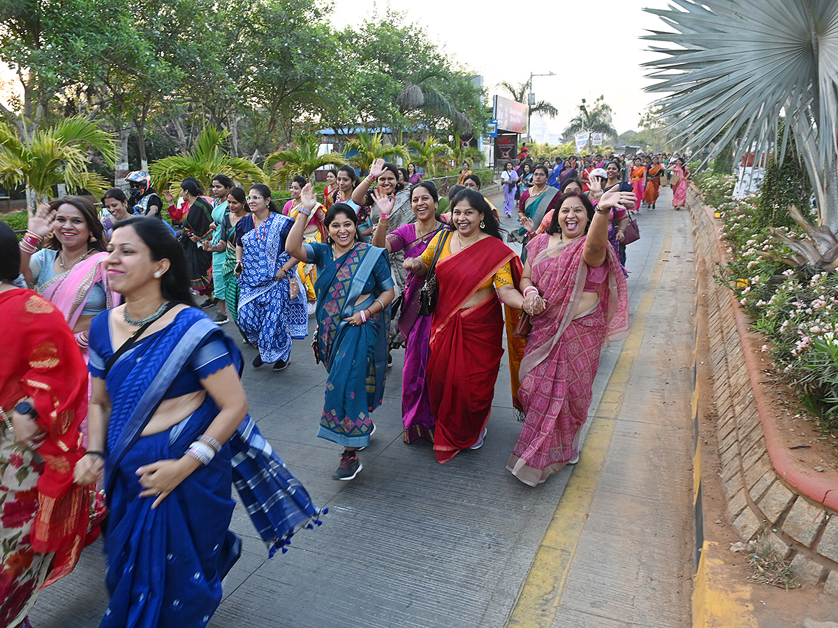 Taneira Saree Run Hyderabad 2025 Photos5