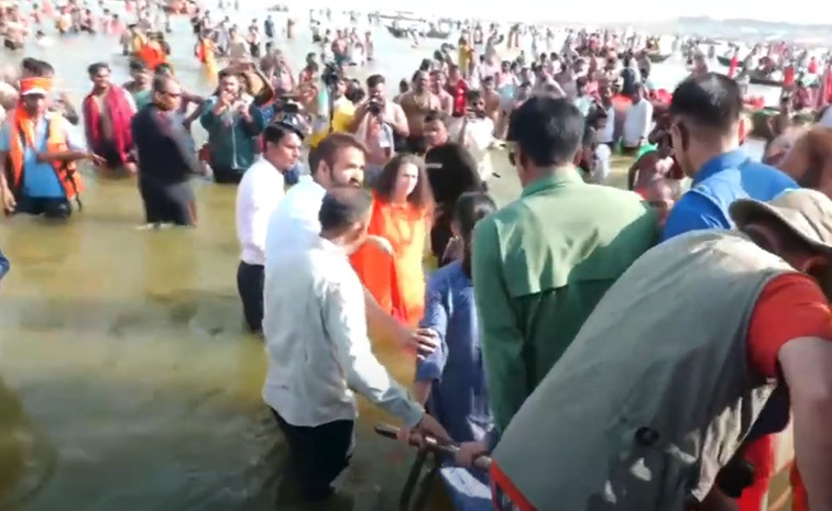 Isha Ambani Takes A Holy Dip At Maha Kumbh Mela In Prayagraj Photos11