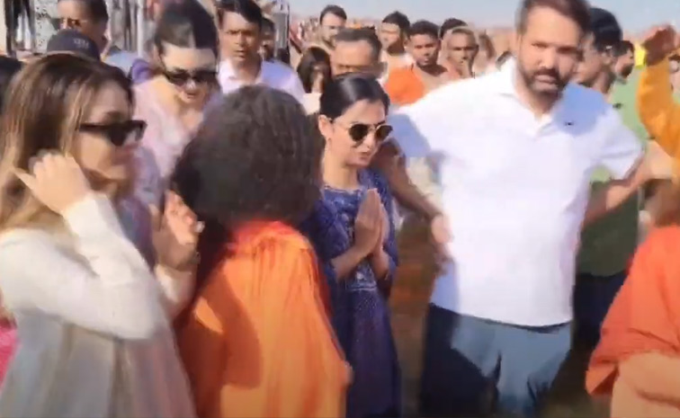 Isha Ambani Takes A Holy Dip At Maha Kumbh Mela In Prayagraj Photos12