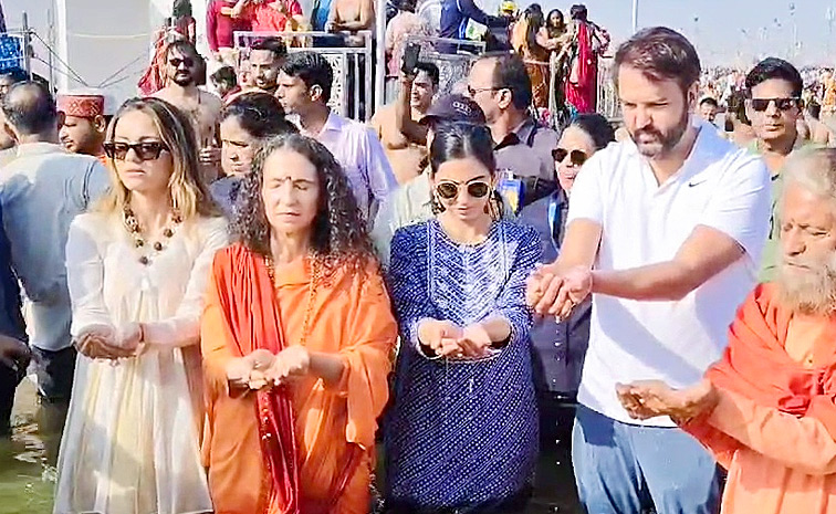 Isha Ambani Takes A Holy Dip At Maha Kumbh Mela In Prayagraj Photos4