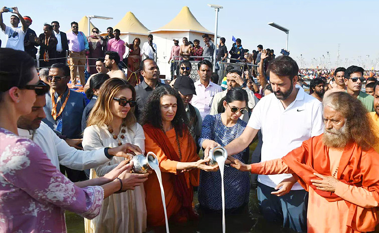 Isha Ambani Takes A Holy Dip At Maha Kumbh Mela In Prayagraj Photos8