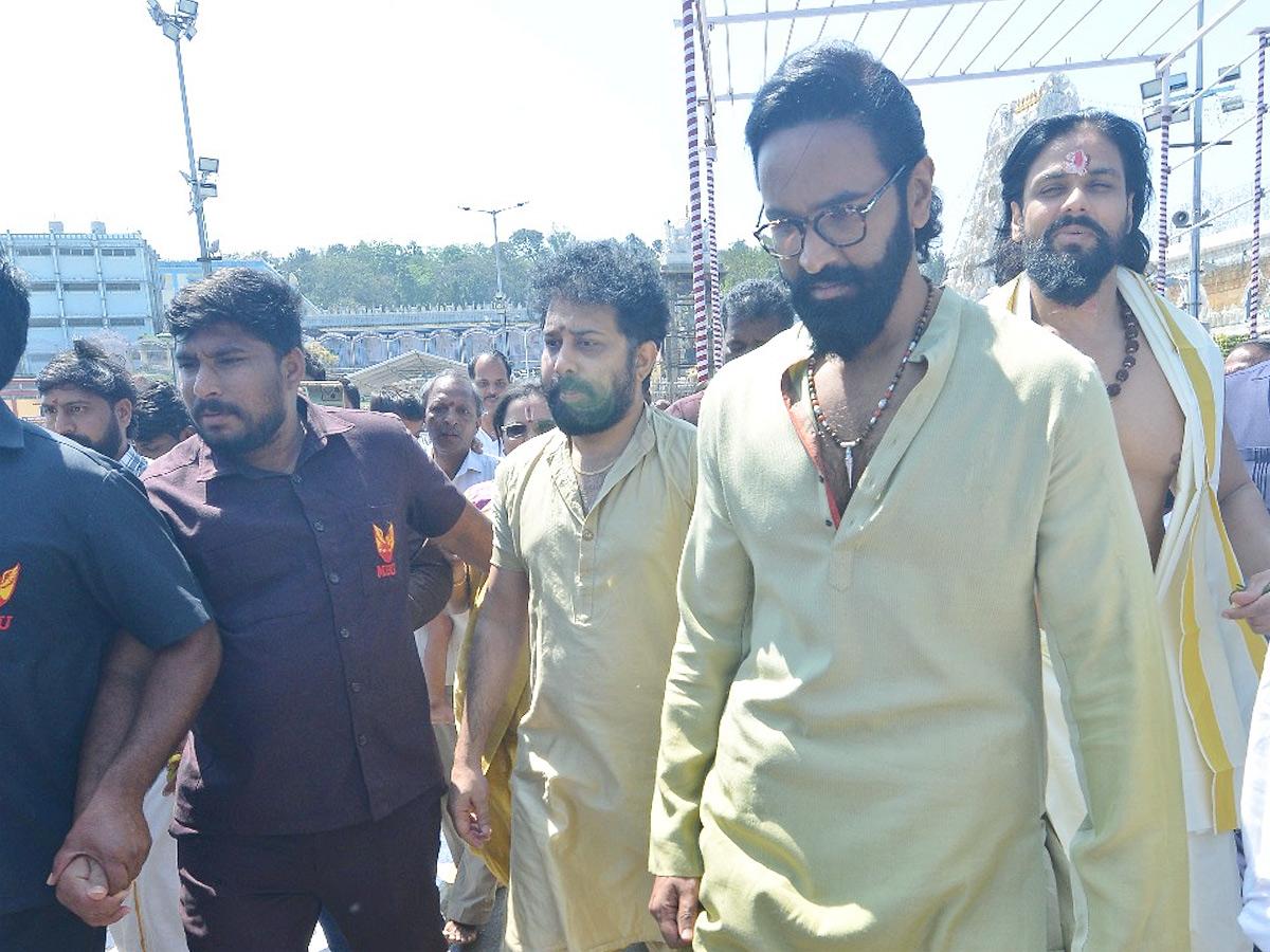 Manchu Vishnu And Siva Balaji Visits Tirumala Photos9