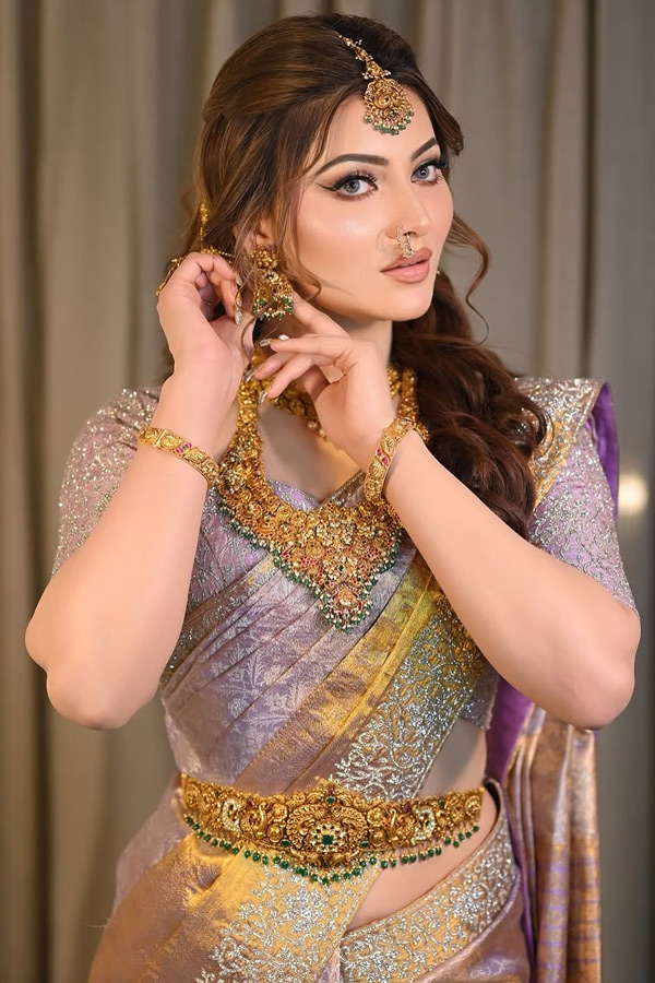 Birthday Special: Unknown Facts About Urvashi Rautela Photos11