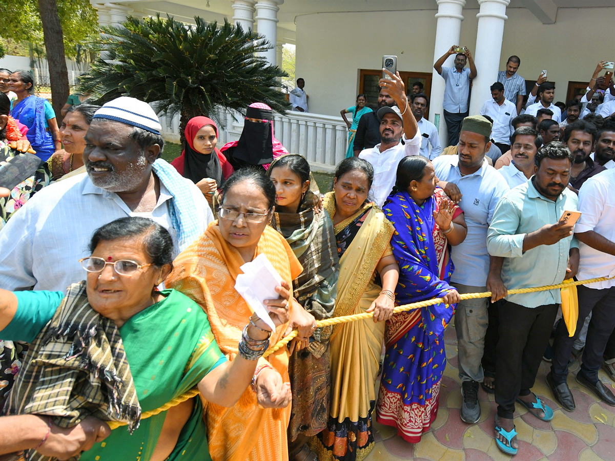 YS Jagan Mohan Reddy Pulivendula Tour Photos7