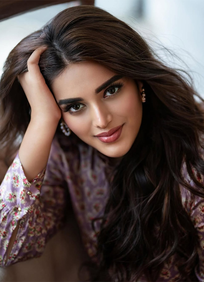 Actress Nidhhi Agerwal Latest Photos15