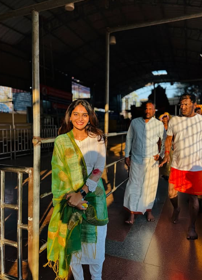 Ananya Nagalla visits Srisailam Mallikarjuna Swamy Temple12