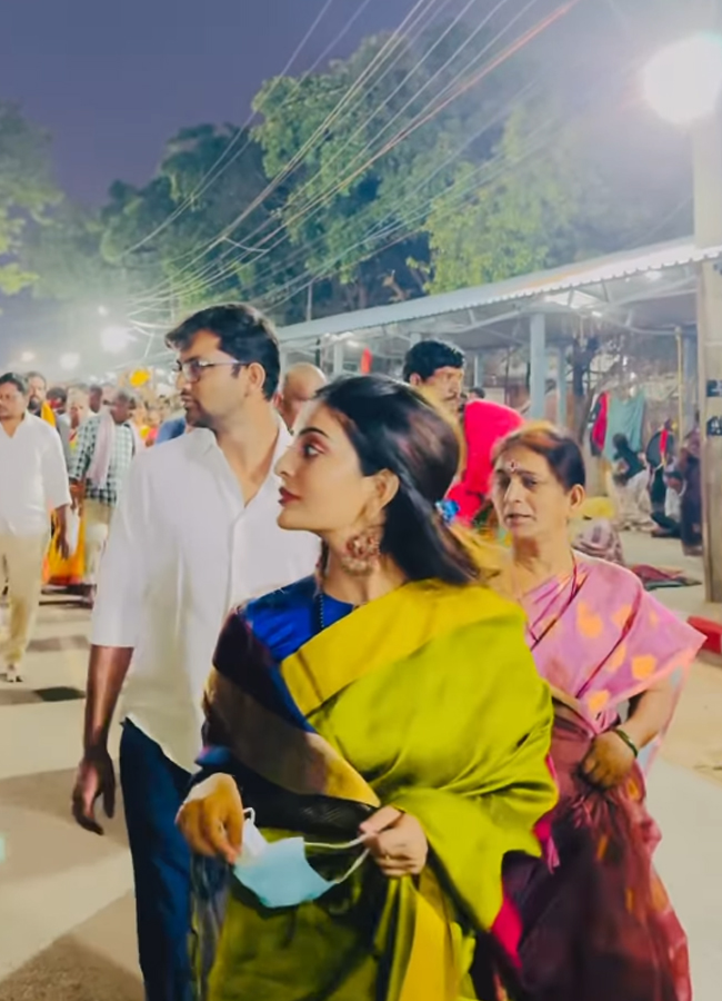 Ananya Nagalla visits Srisailam Mallikarjuna Swamy Temple8