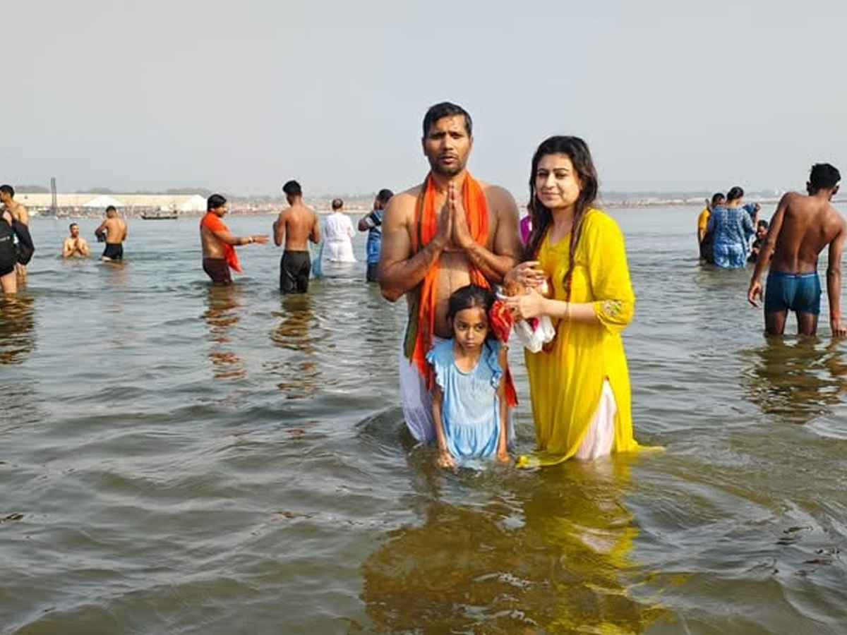 Former Indian bowler Ashok Dinda takes a holy dip in Mahakumbh11