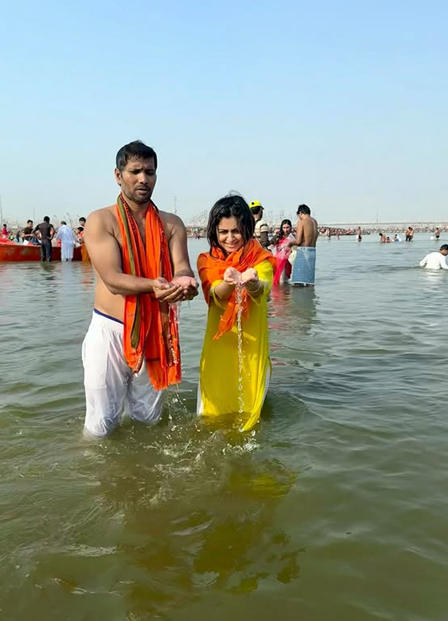 Former Indian bowler Ashok Dinda takes a holy dip in Mahakumbh3