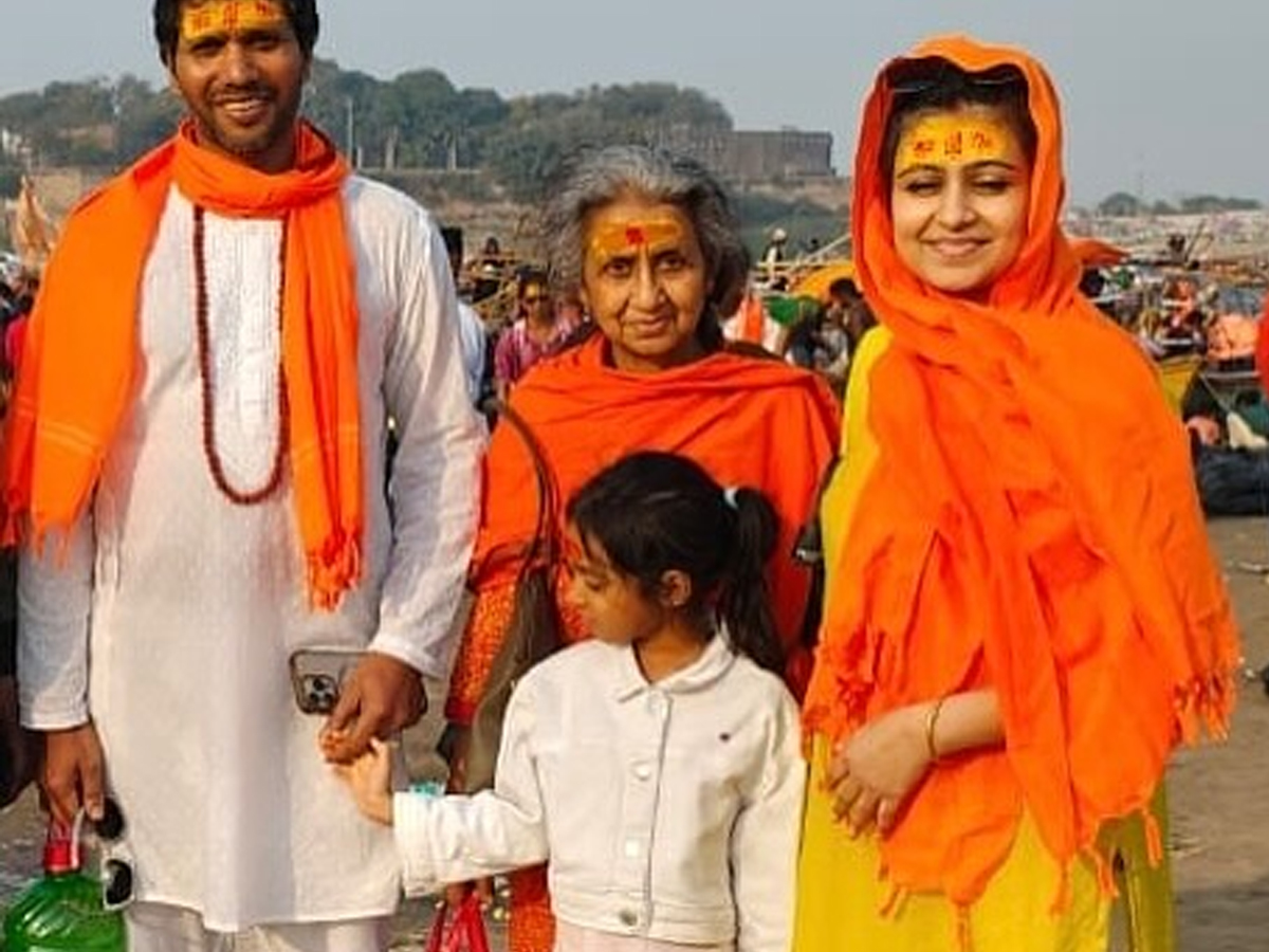 Former Indian bowler Ashok Dinda takes a holy dip in Mahakumbh10