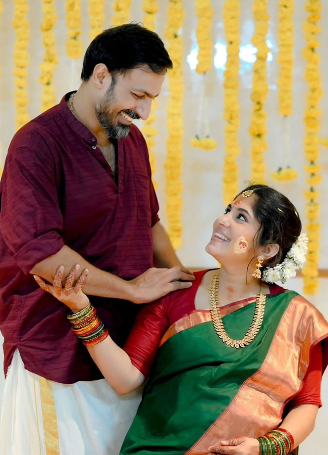 Harish Uthaman Wife Chinnu Kuruvila Baby Shower Pics2