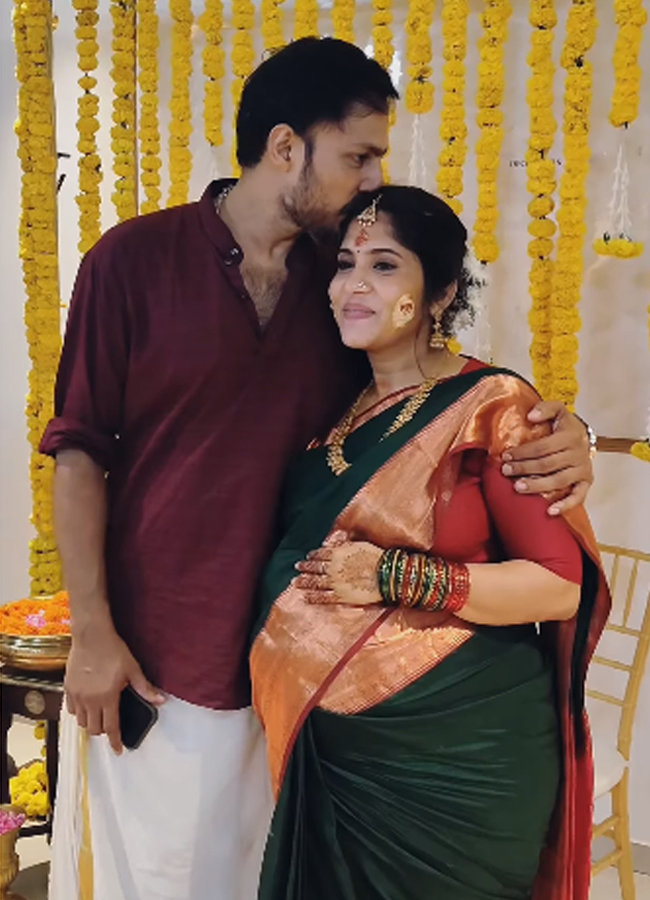 Harish Uthaman Wife Chinnu Kuruvila Baby Shower Pics15