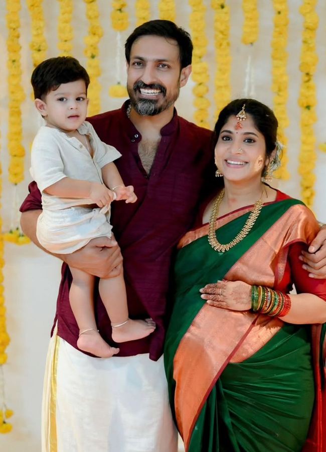 Harish Uthaman Wife Chinnu Kuruvila Baby Shower Pics6