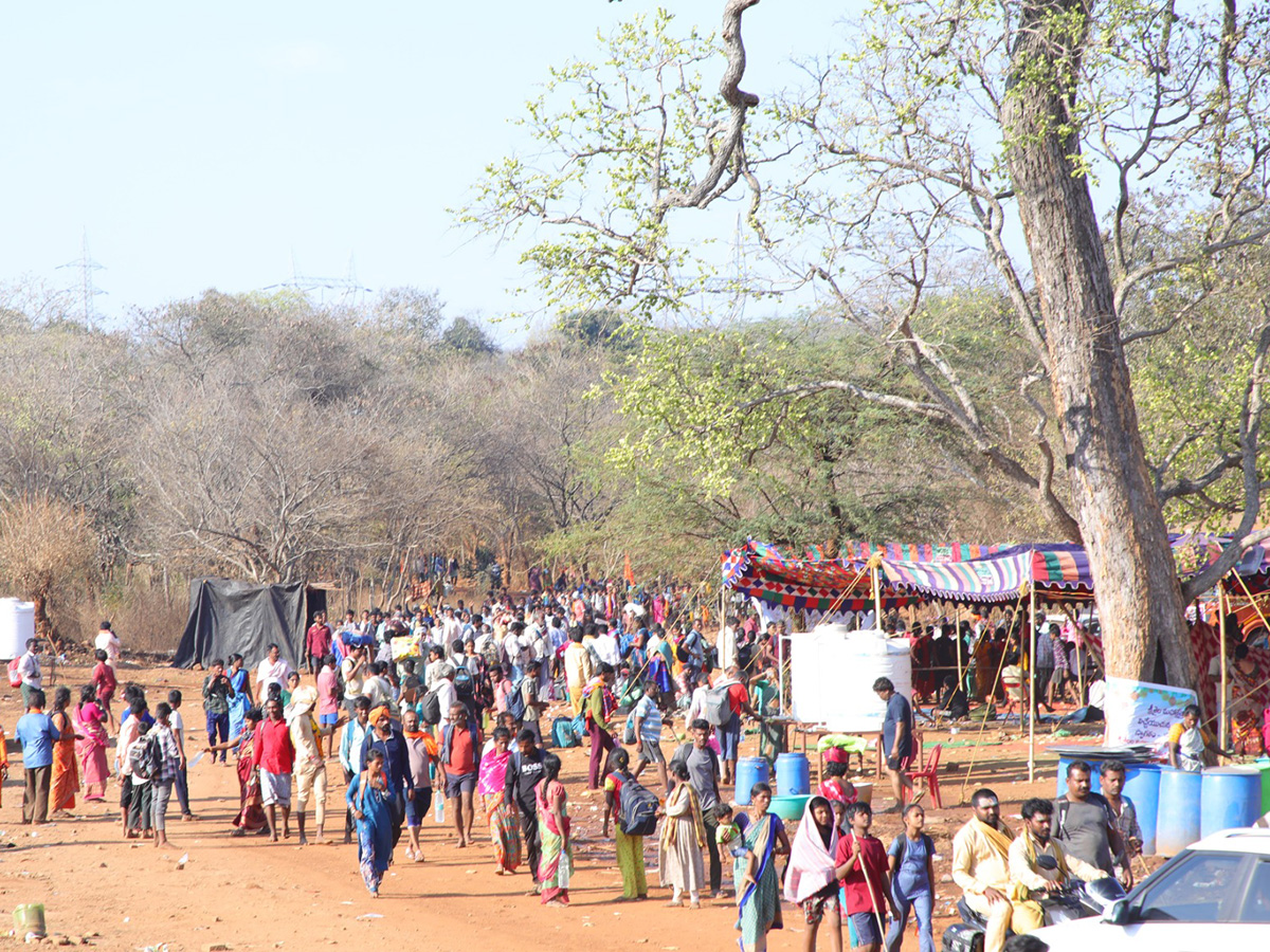 Maha Shivaratri : Devotees Rush at Srisailam Temple Photos7