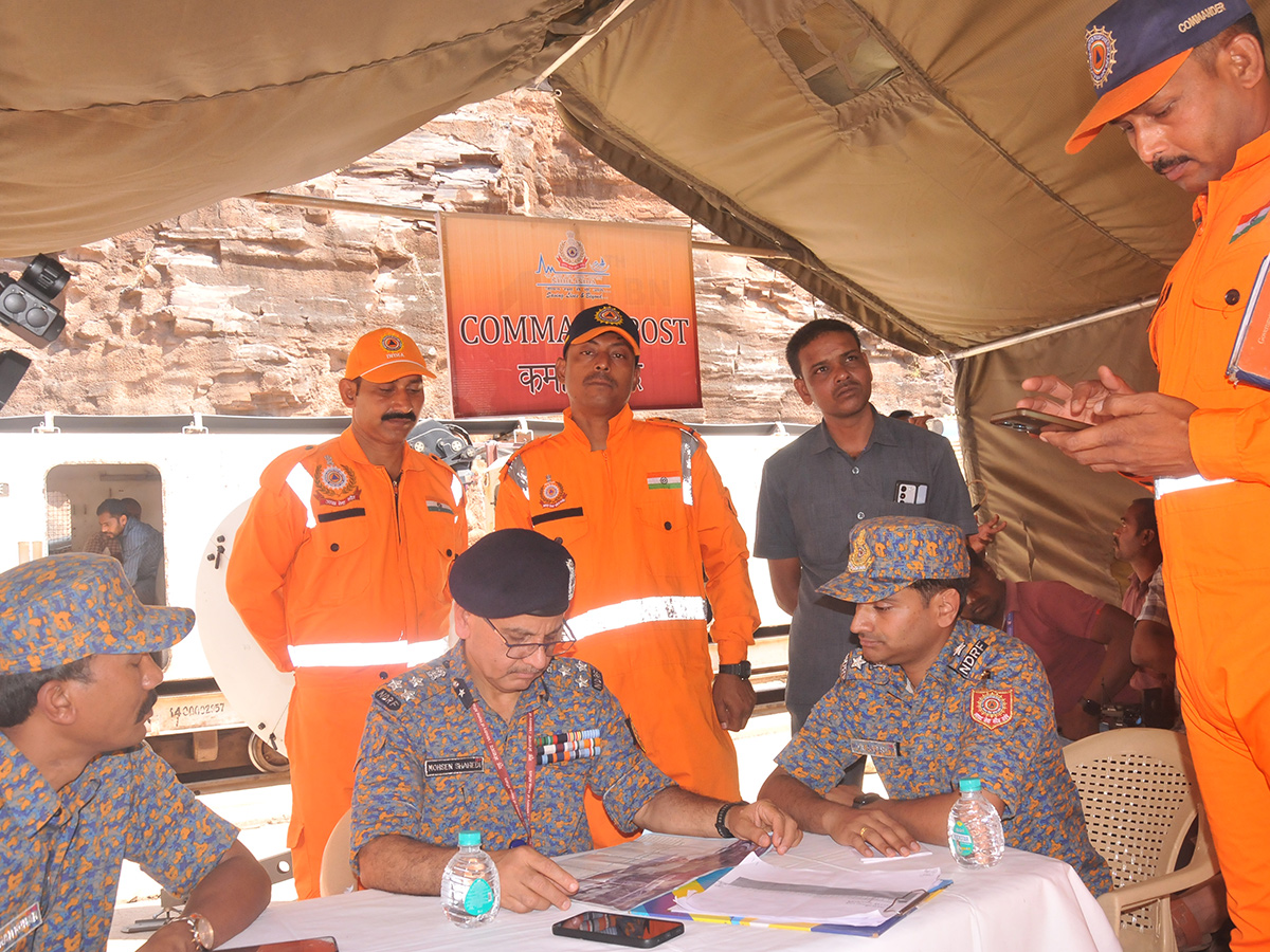 Rescue Operations Ongoing At SLBC Tunnel Collapse Photos6