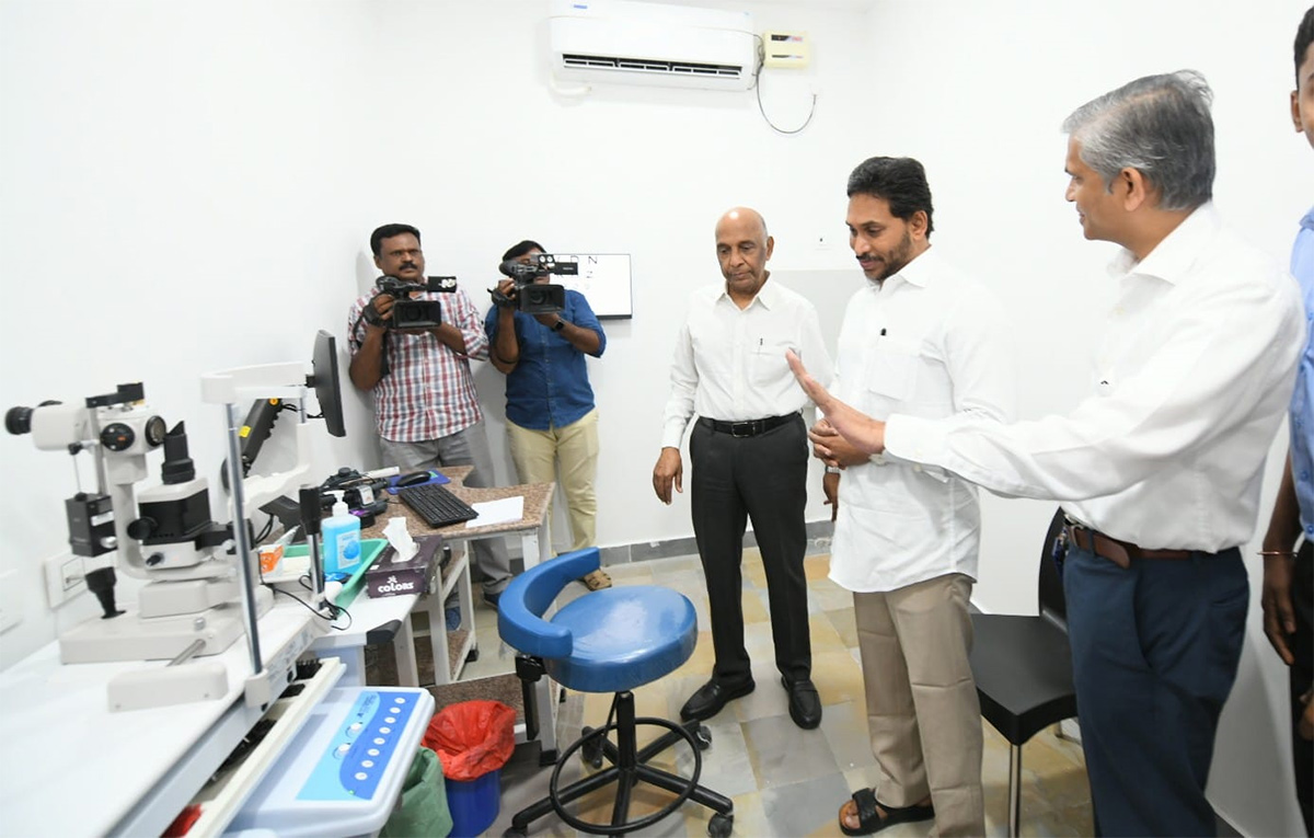 YS Jagan Inaugurates YS Raja Reddy Eye Centre at Pulivendula Photos11