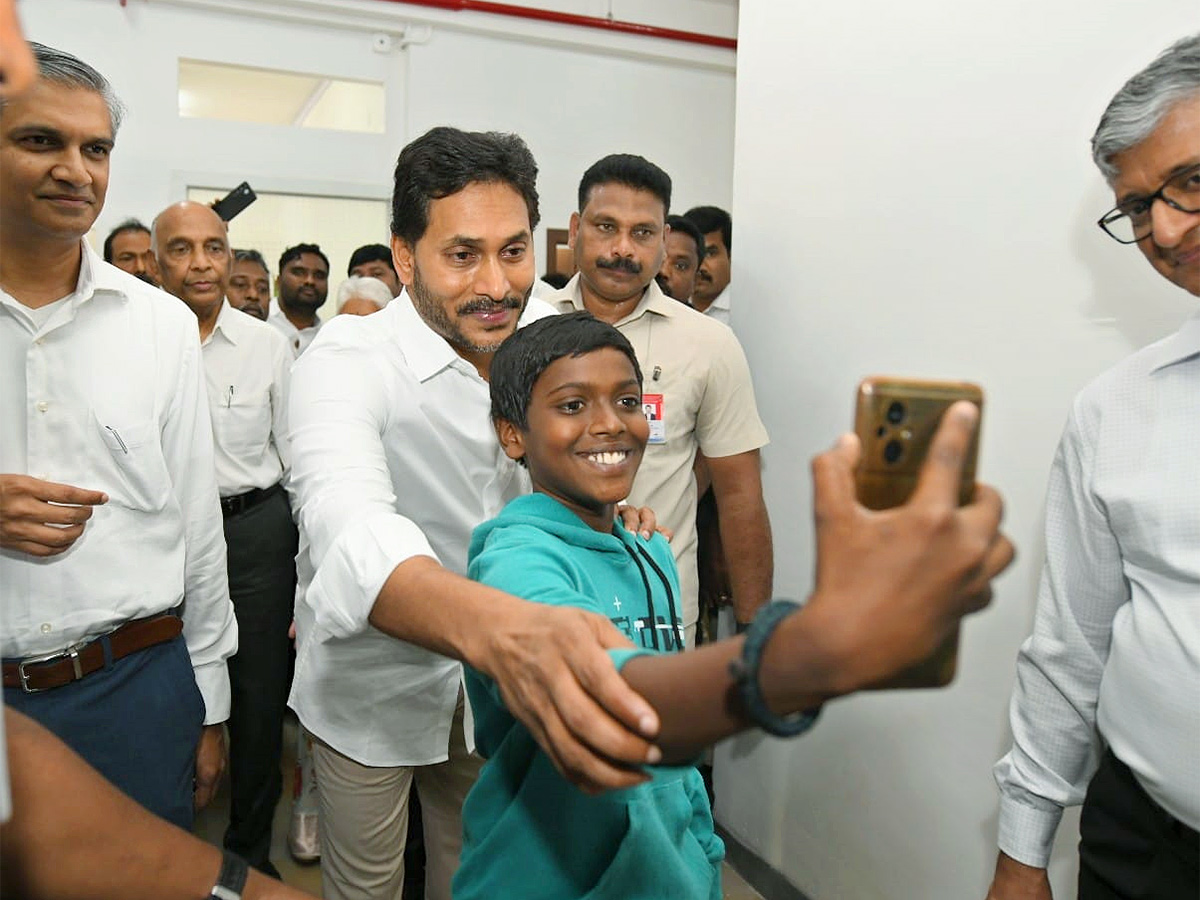 YS Jagan Inaugurates YS Raja Reddy Eye Centre at Pulivendula Photos22