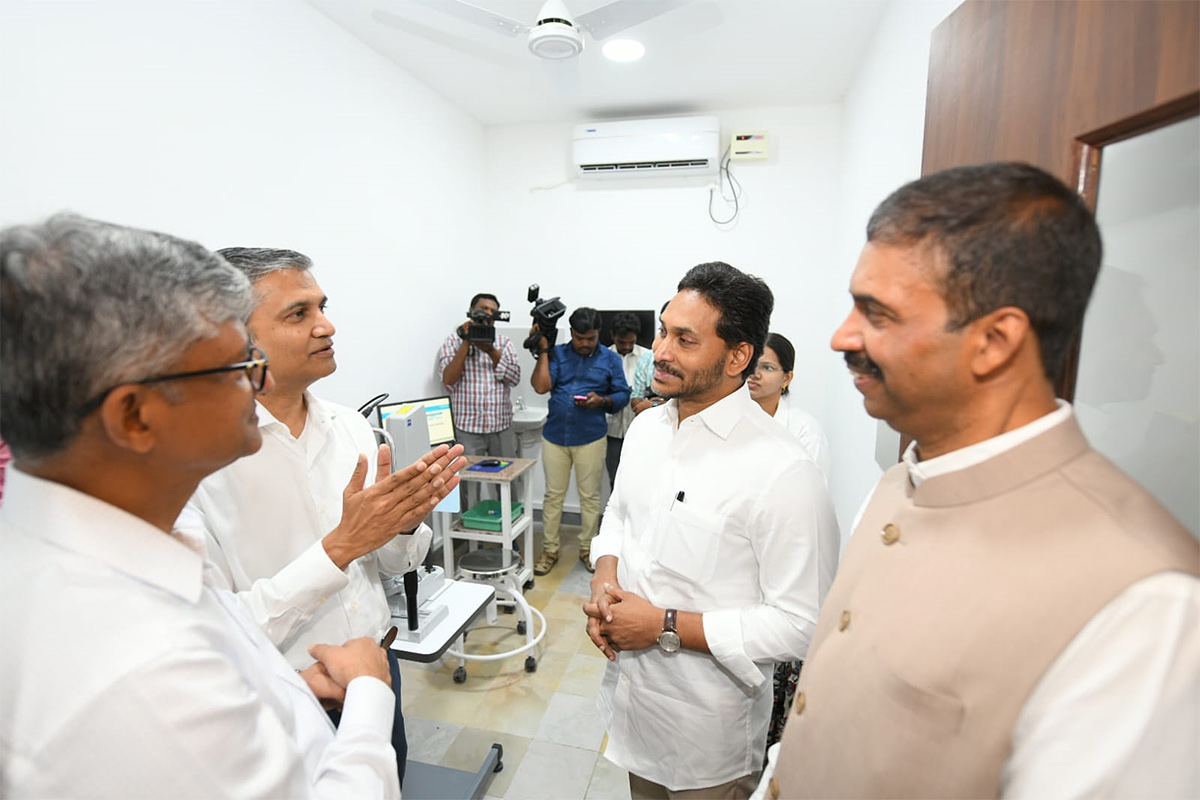 YS Jagan Inaugurates YS Raja Reddy Eye Centre at Pulivendula Photos7