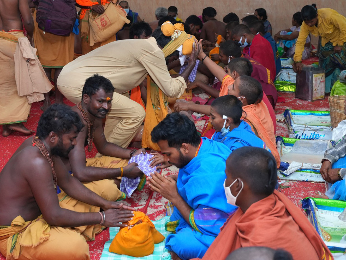 maha shivaratri celebrations at telugu states photos17