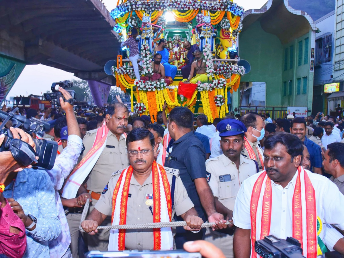 Bejawada Durga Malleswara Swamy Rathotsavam Photos7