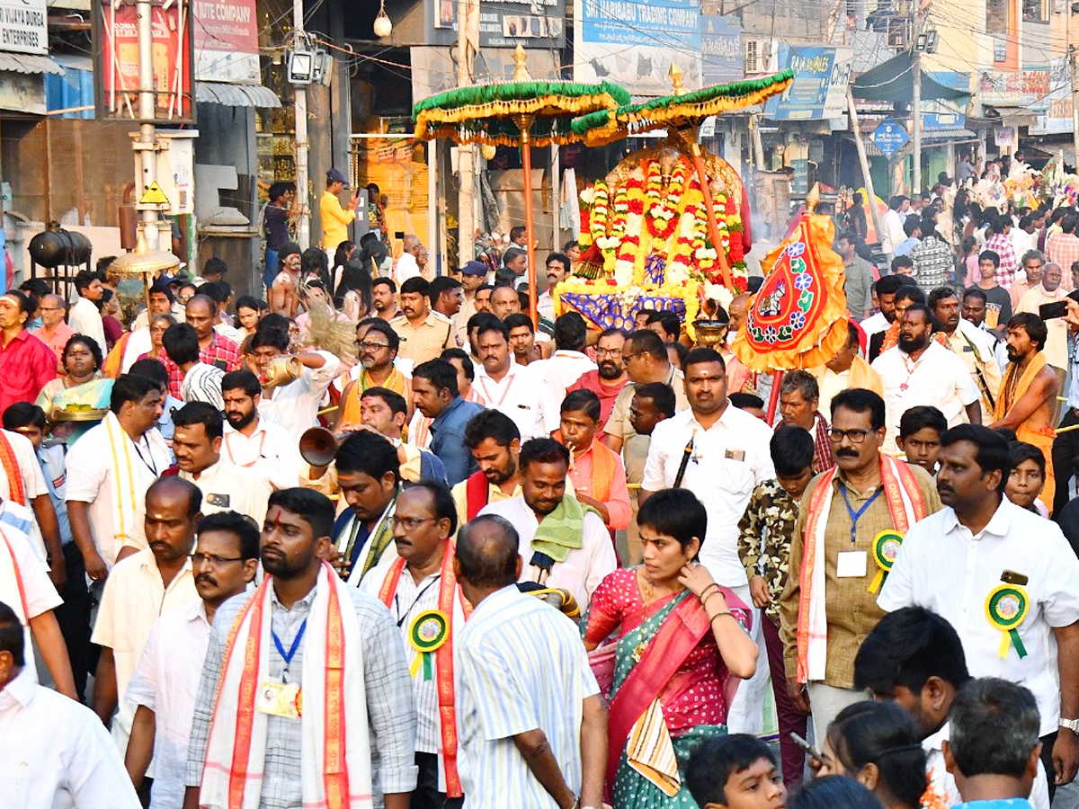 Bejawada Durga Malleswara Swamy Rathotsavam Photos8