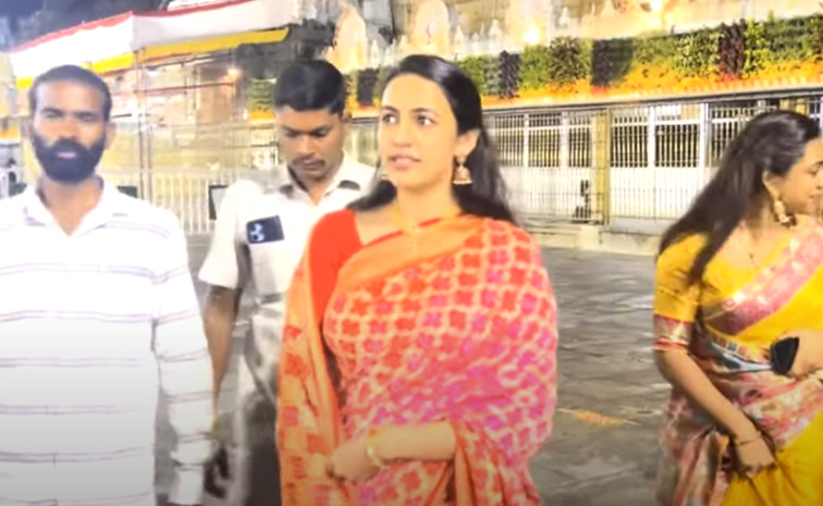 Niharika Konidela Visits Tirumala Tirupati Temple Along With Friends Photos9