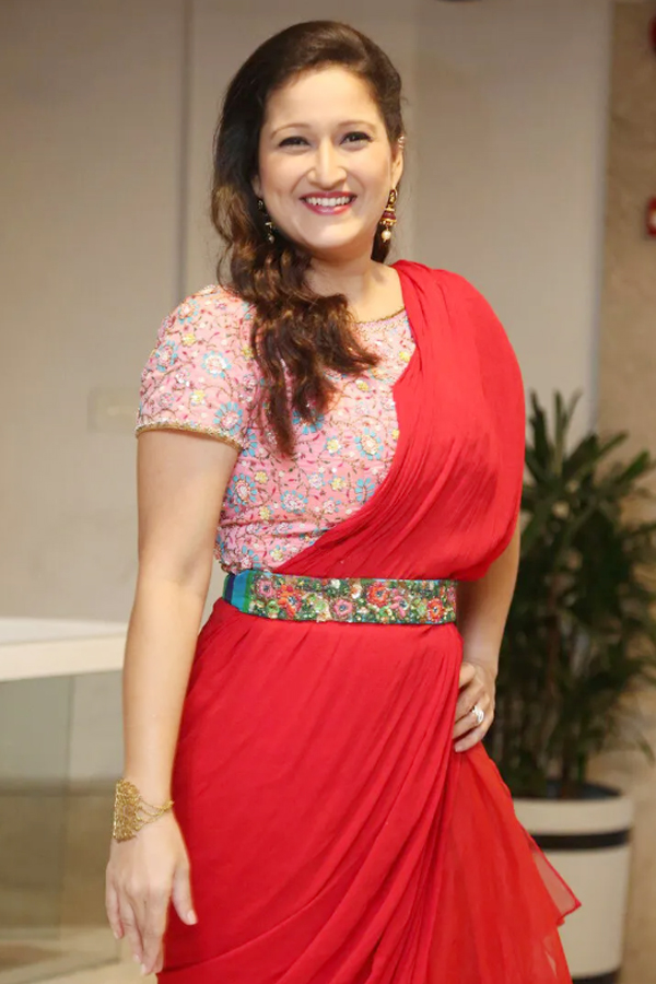 Actress Laila Simple and Cute Photos4