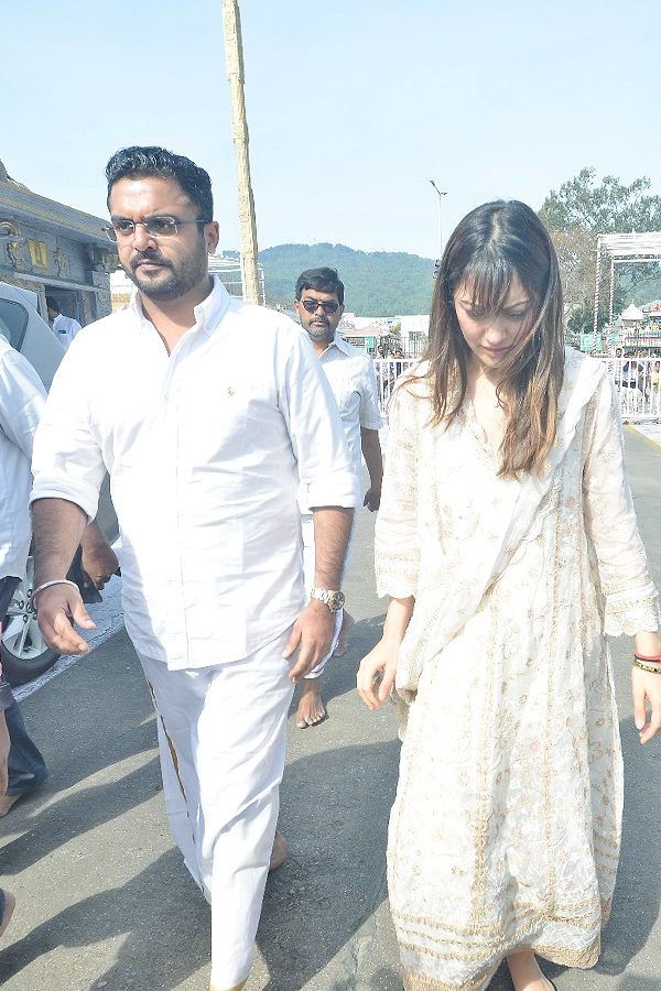 Actress Hansika Visits Tirumala Along With Her Husband Sohail Photos3