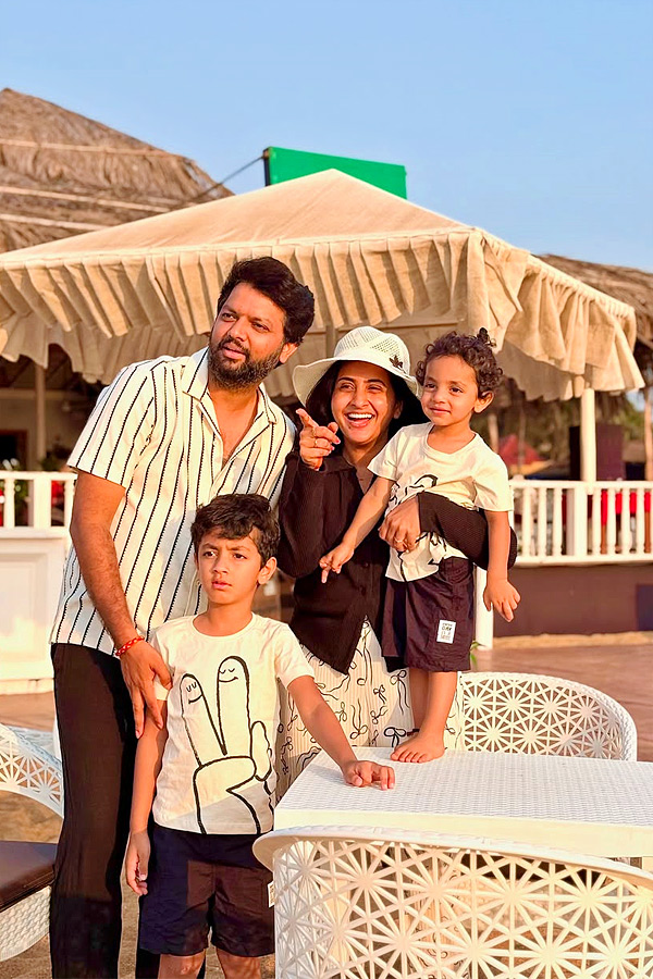 Anchor Lasya enjoying her vacation with family in Goa Photos2