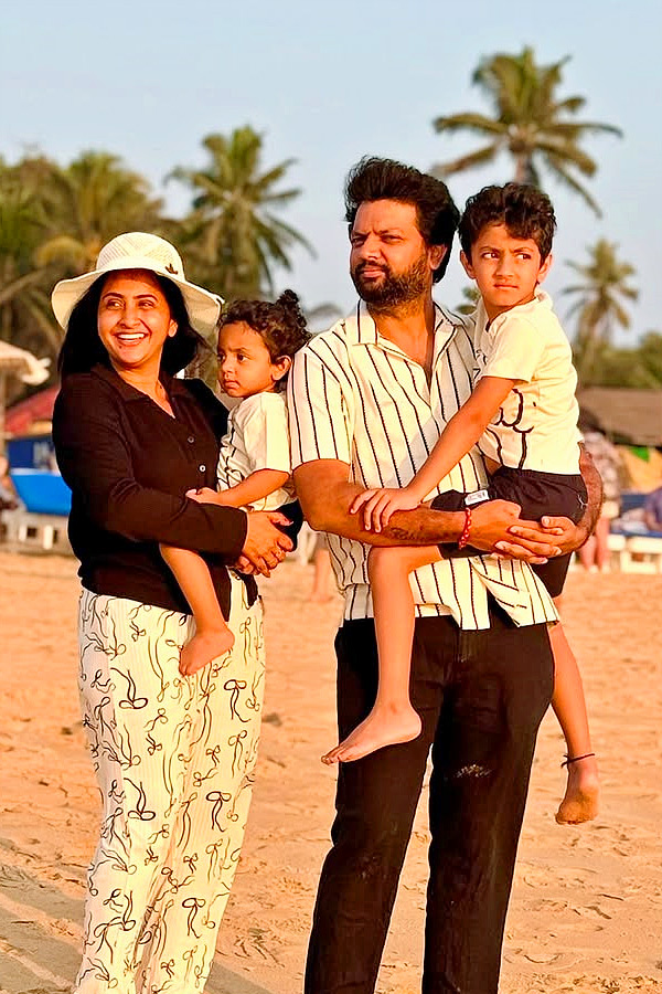 Anchor Lasya enjoying her vacation with family in Goa Photos12