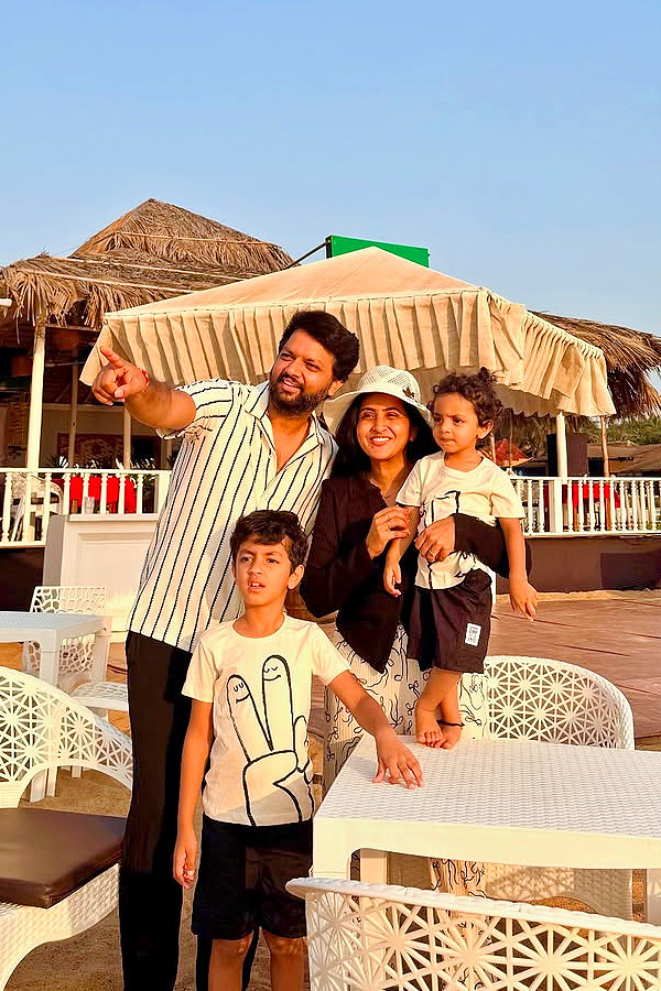 Anchor Lasya enjoying her vacation with family in Goa Photos16