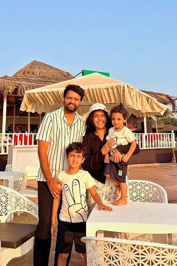 Anchor Lasya enjoying her vacation with family in Goa Photos4