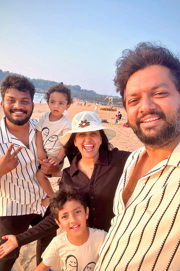 Anchor Lasya enjoying her vacation with family in Goa Photos5