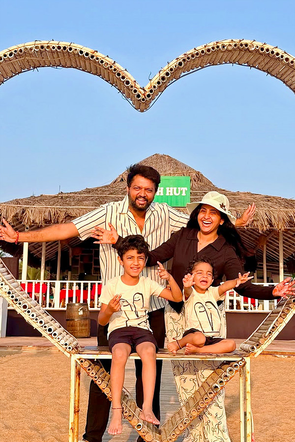 Anchor Lasya enjoying her vacation with family in Goa Photos6