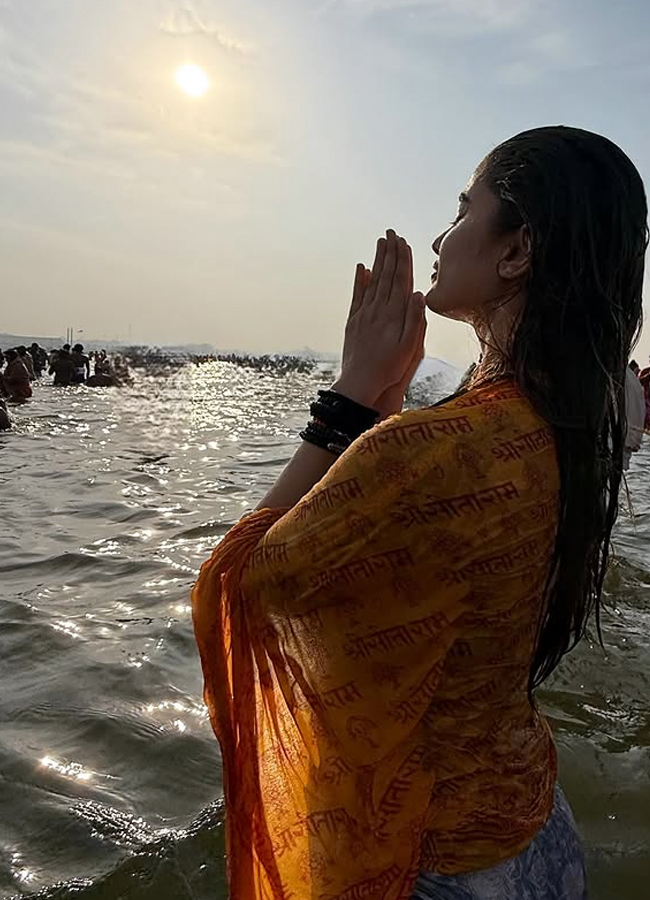 Trending beauty in Kumbh Mela with mother2