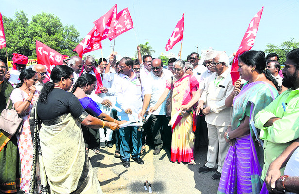 సూపర్‌ సిక్స్‌ పథకాలు అమలు చేయాల్సిందే 1