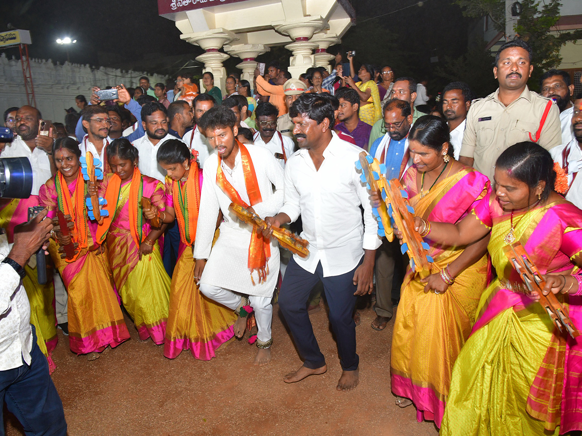  Cheruvugattu Jadala Parvathi Ramalingeswara Swamy Gramotsavam7