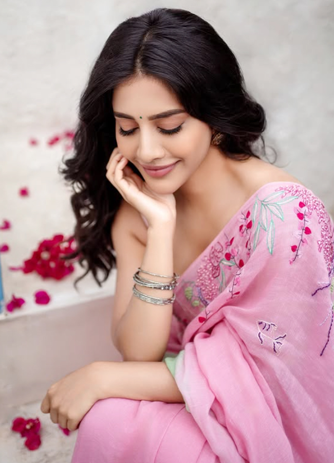 Stunning Nabha Natesh Floral Saree Photos8