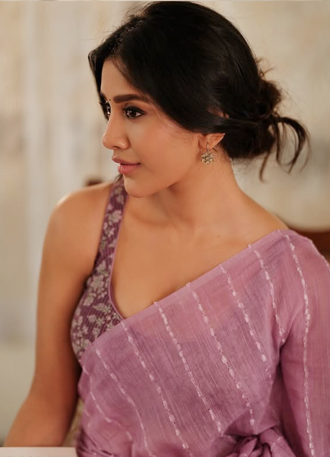 Stunning Nabha Natesh Floral Saree Photos12