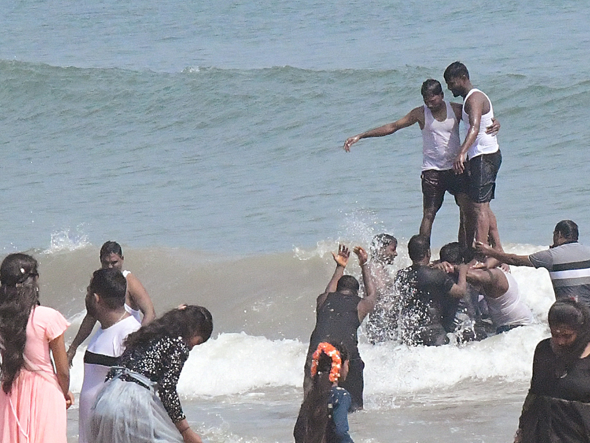 Sunday Visakhapatnam Beach Photos8