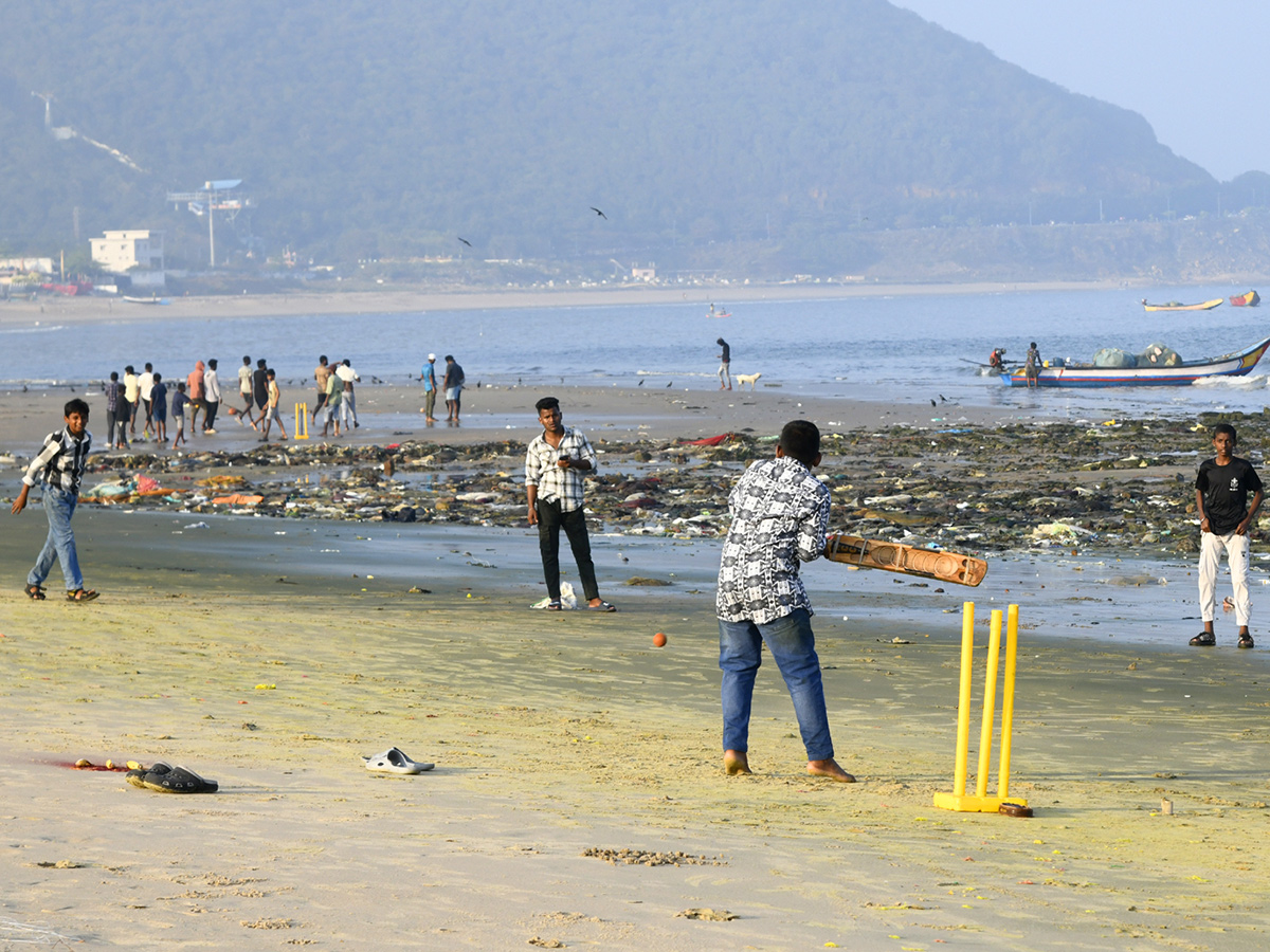 Sunday Visakhapatnam Beach Photos9