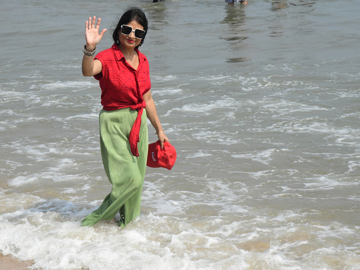 Sunday Visakhapatnam Beach Photos14