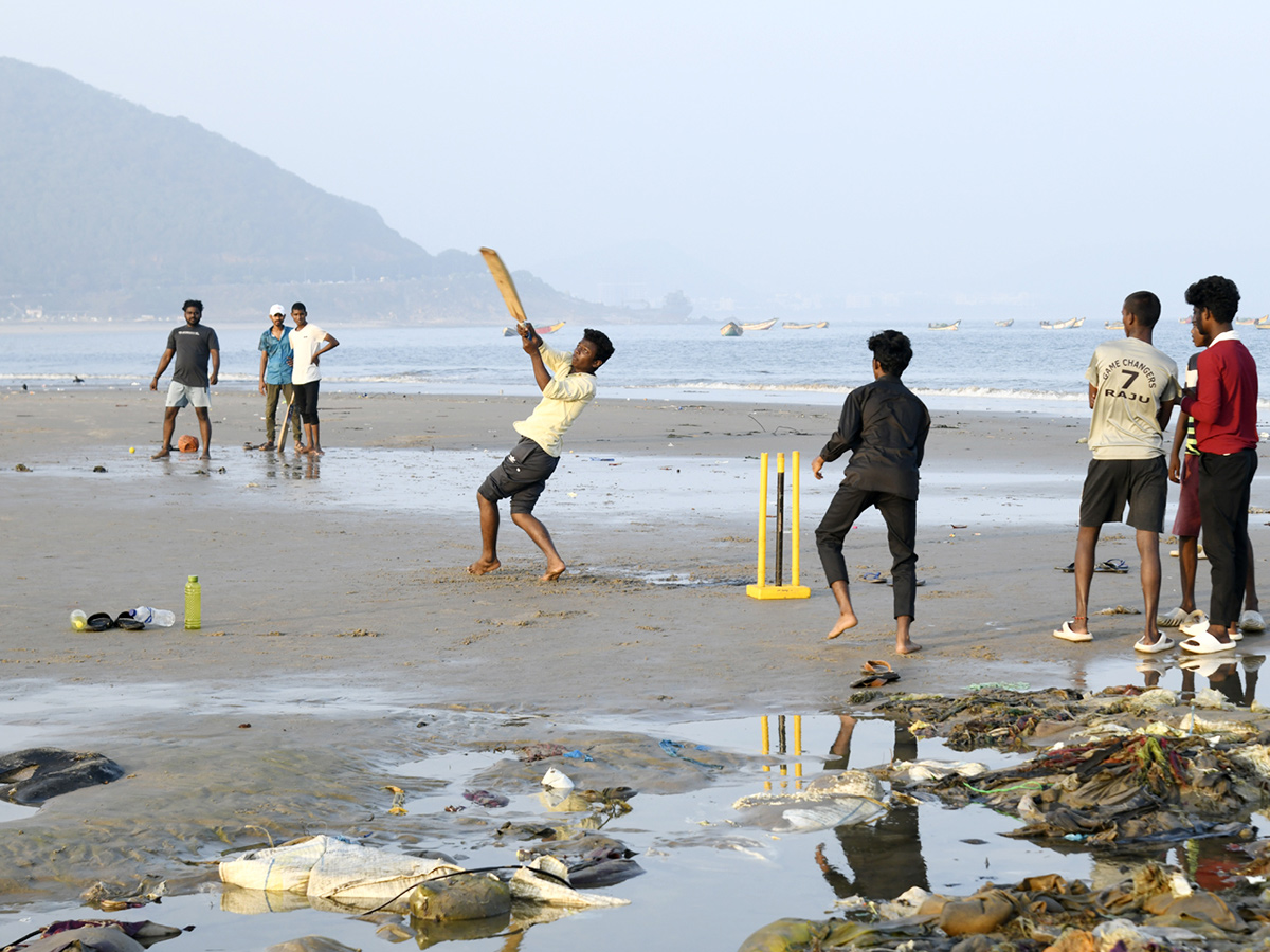 Sunday Visakhapatnam Beach Photos3